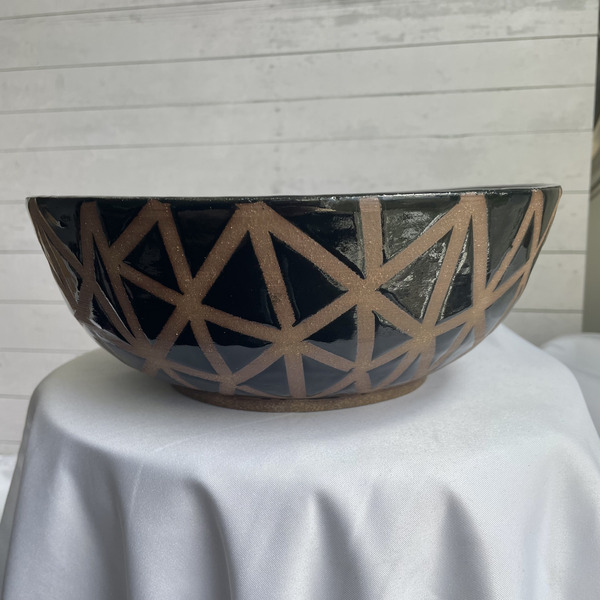 Black geometric bowl