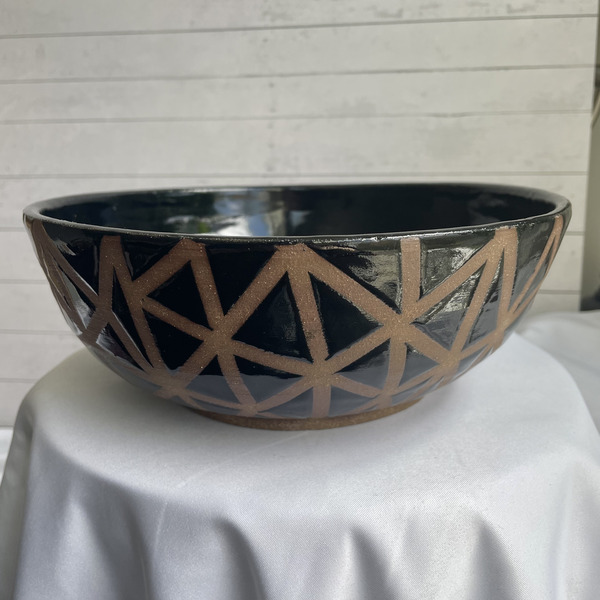 Black geometric bowl