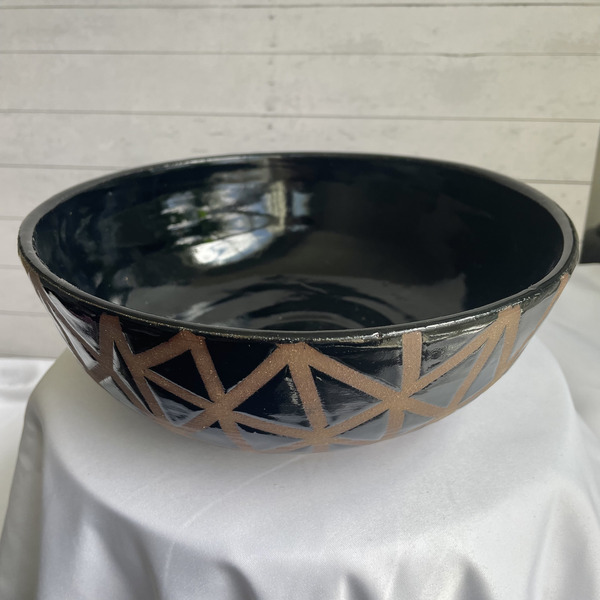 Black geometric bowl