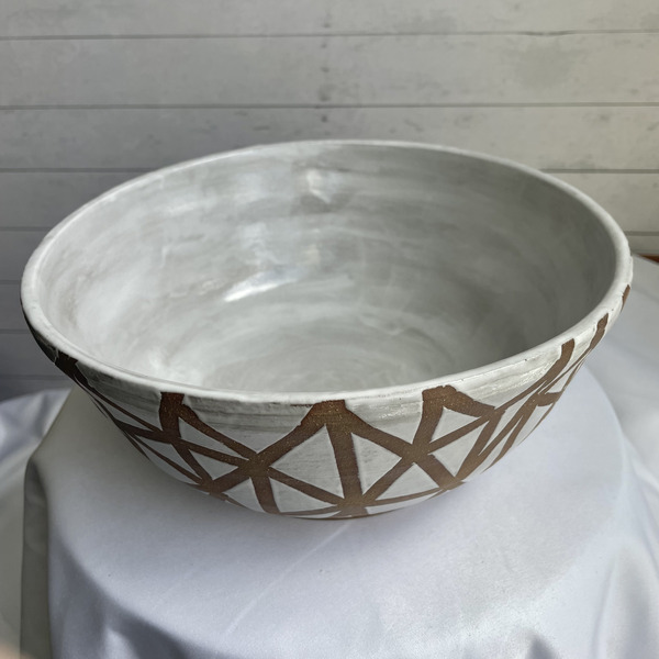 White geometric bowl