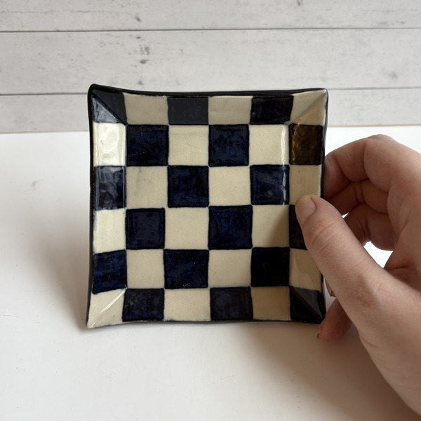 Square checkerboard plate