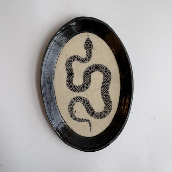 Oval snake plate