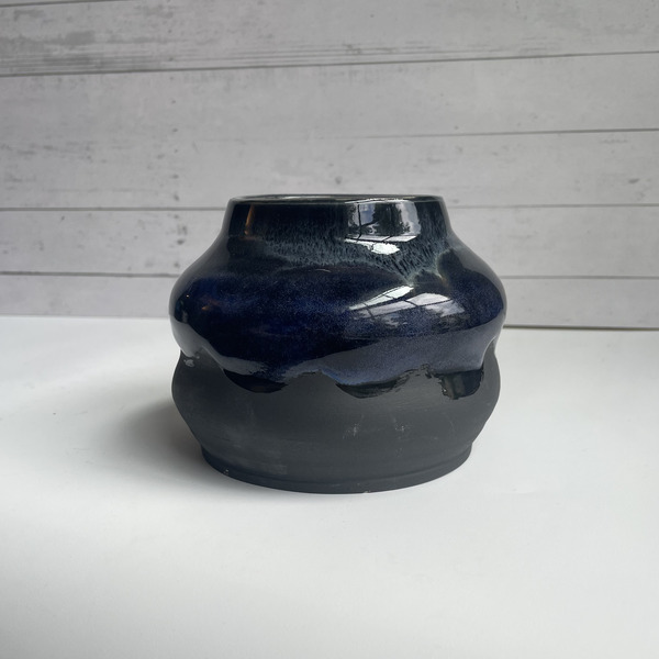 Black & blue curvy vase