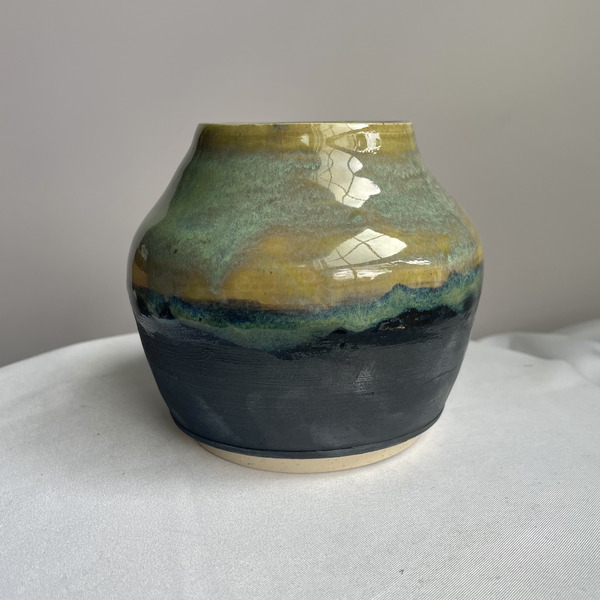 Medium jade & black vase